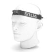 Bekväm pannlampa från Silva Trail Runner Free sitter på modell.