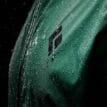 Närbild på Black Diamond Stormline Stretch Rain Shell skaljacka (herr)