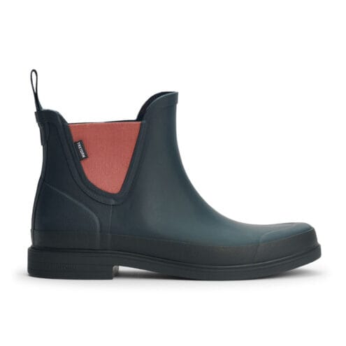 Stilrena stövlar i färgen navy från Tretorn Eva.