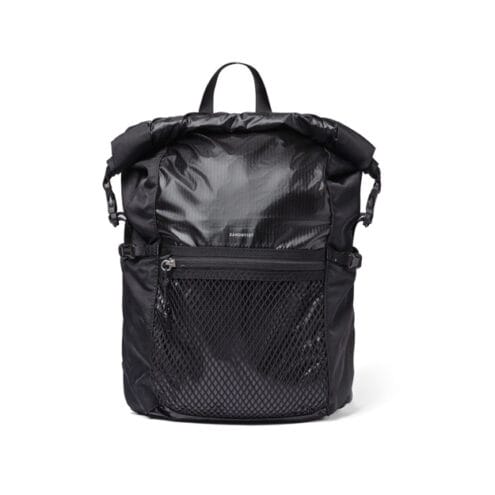 Framsida av Sandqvist Noa löparryggsäck black