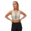 Röhnisch Front Zip Sportsbra, Oatmeal på en modell framifrån