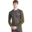 Framsida tröja av Ett varmt och skönt Craft Core Dry Baselayer Set för män