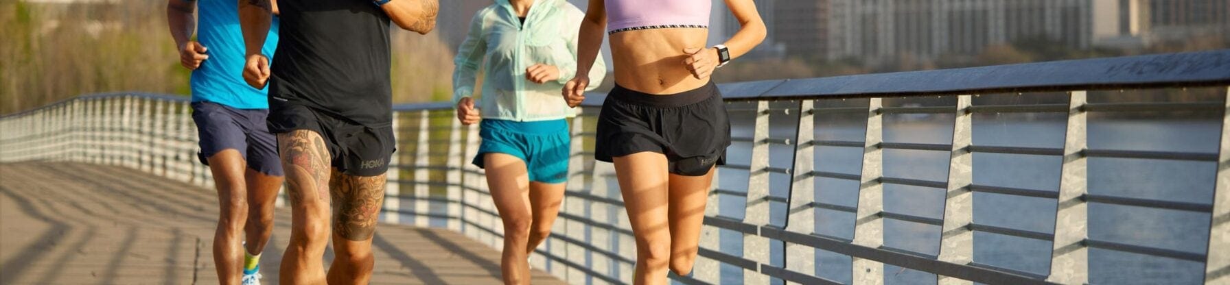 Hoka bild på folk som springer