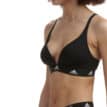 En vadderad och bekväm Adidas Padded Bralette BH (dam) från profil på en modell