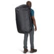 Osprey Transporter Duffel 150L (unisex)på en mans rygg