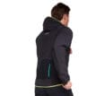 en person använder Hoka Skyglow Half-Zip träningströja (herr)