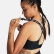 en modell bär Under Armour UA Infinity High 2.0 Bra sport-bh (dam)