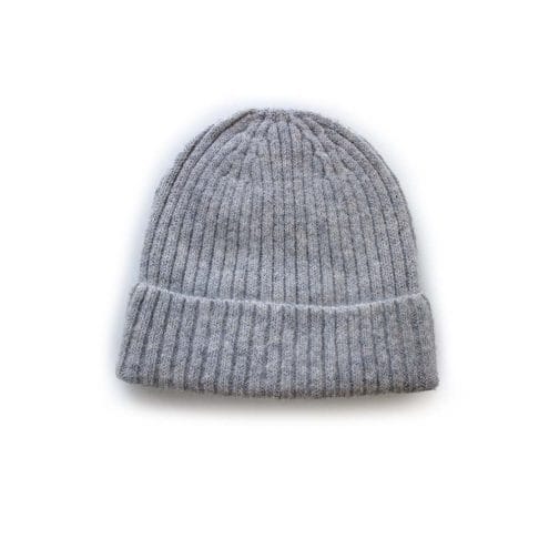 Beredd ullmössa i gråi en grå färg