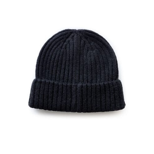 Beredd ullmössa i svart i svart