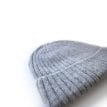 närbild på en Beredd ullmössa i grå