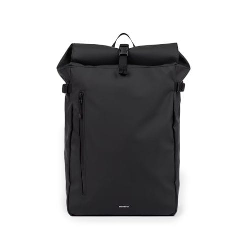 Sandqvist Stream Slim Rolltop L 26 L dagsryggsäck (unisex) i färgen svart