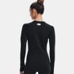 en modell bär Under Armour UA Coldgear Authentics Crew träningströja (dam) - visar baksidan