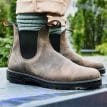 en person bär Blundstone 2446 chelseaa (unisex)