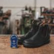 Blundstone Polishing Pad putssvamp med läderputsbrevid ett par skor